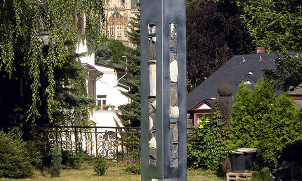 Devon Stele 1<br>
Edelstahl/Devon-Gestein<br>
2016